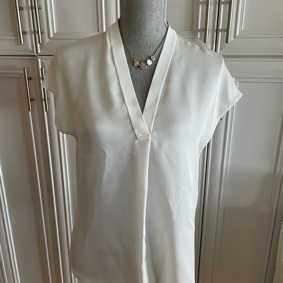 New - Vince 💯% silk top - Picture 10 of 10